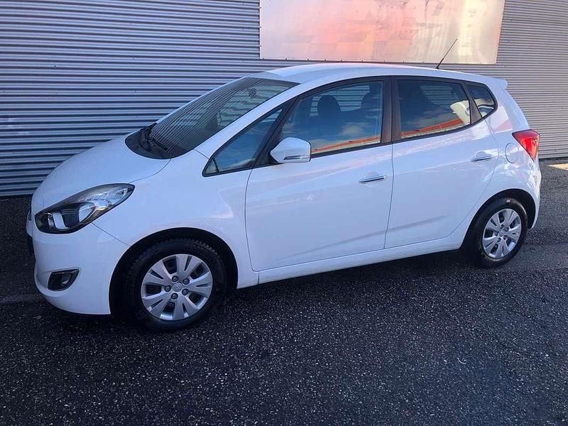 Gebraucht Hyundai ix20 Comfort 90 PS (66 kW) 2012 Weiß Kleinwagen