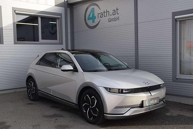 Braun Gebraucht 2021 Hyundai Ioniq Kleinwagen | € 22.980 (Fairer Preis) - Bild 1/4