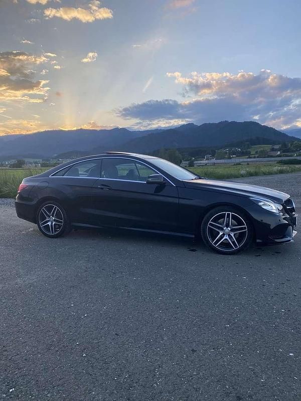 Gebraucht Mercedes E220 AMG 170 PS (125 kW) 2016 Coupé