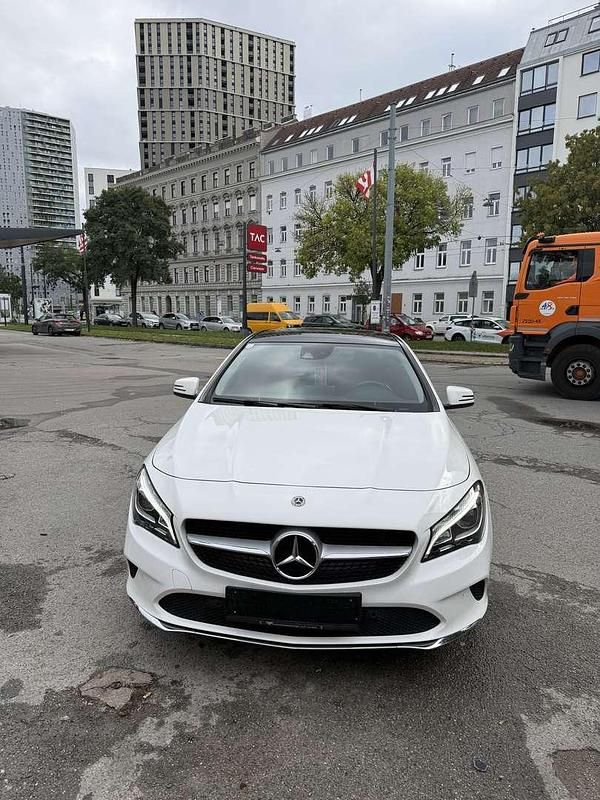 Weiß Gebraucht 2018 Mercedes CLA200 Edition Coupé | € 24.000 (Fairer Preis) - Bild 1/4