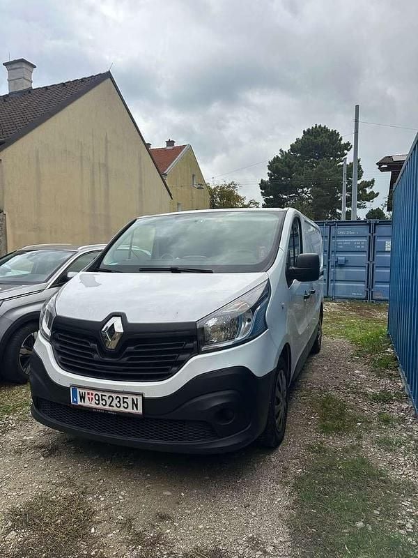 Weiß Gebraucht 2016 Renault Trafic Van | € 7.800 - Bild 1/3