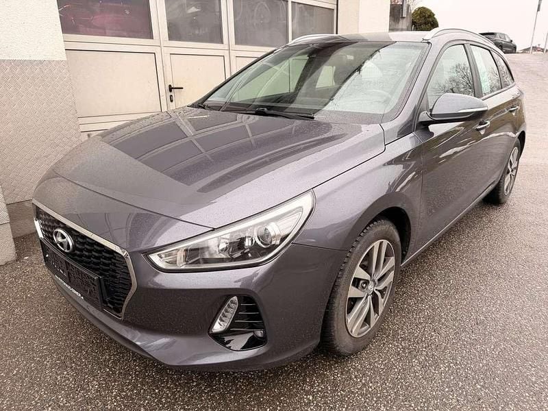 Grau Gebraucht 2017 Hyundai i30 Edition Kombi | € 11.490 (Fairer Preis) - Bild 1/4