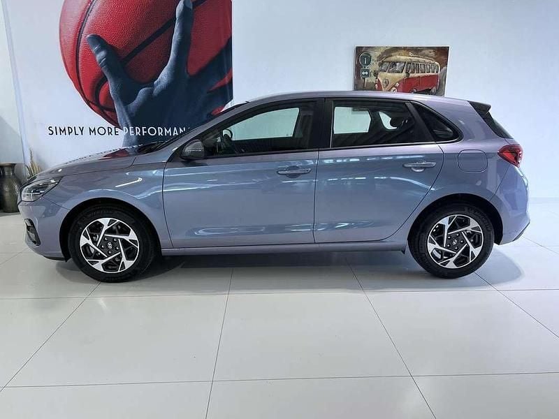 Neu Hyundai i30 GO! 99 PS (72 kW) 2025 Blau Limousine