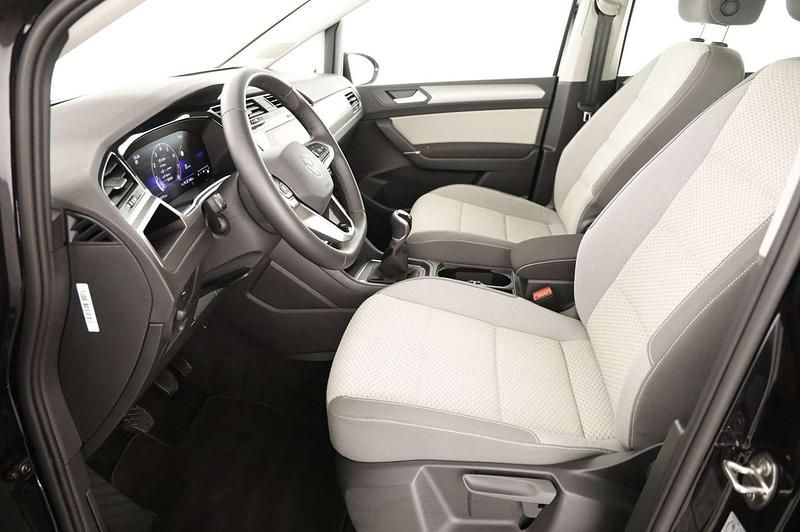 Gebraucht VW Touran Comfortline 150 PS (110 kW) 2024 Schwarz  metallicperleffektno Van / Kleinbus