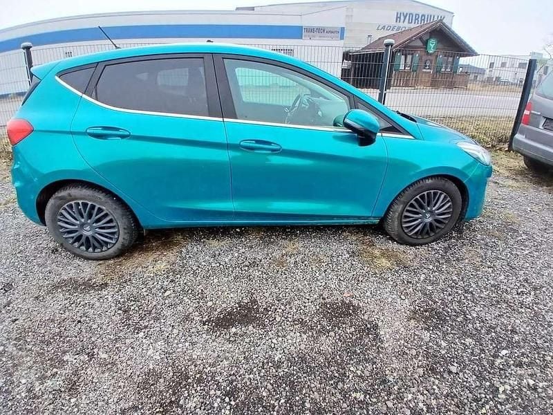 Gebraucht Ford Fiesta Titanium 101 PS (74 kW) 2018 Blau Kleinwagen