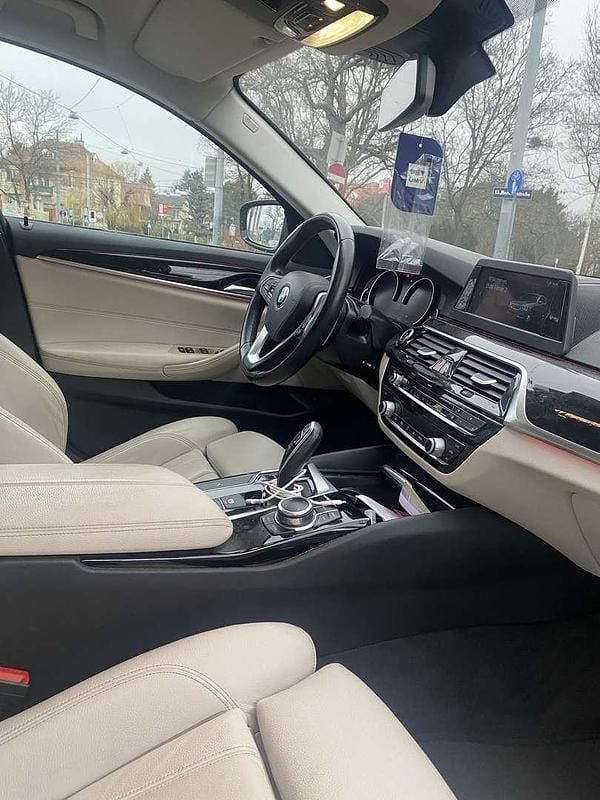 Gebraucht BMW 520 Sport Line 190 PS (139 kW) 2018 Limousine