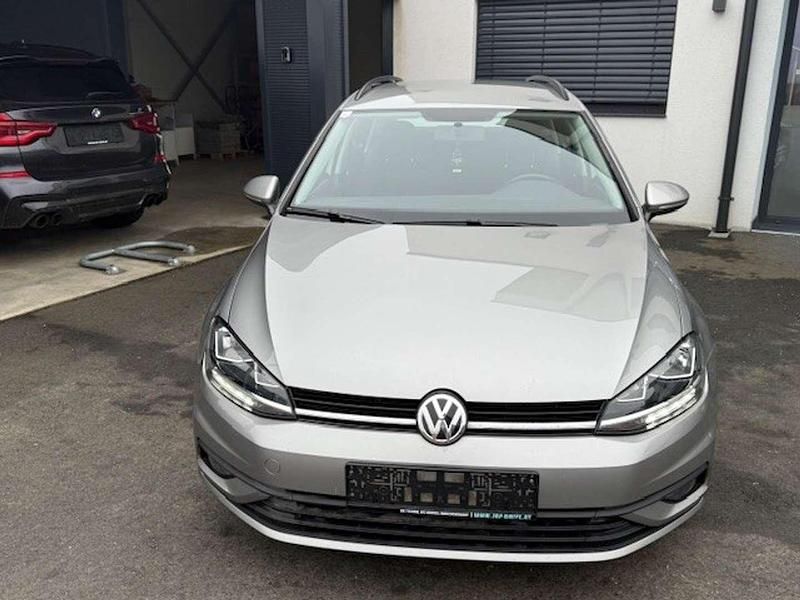 Gebraucht VW Golf VII Comfortline 116 PS (85 kW) 2018 Grau Kombi