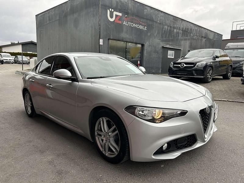 Gebraucht Alfa Romeo Giulia 150 PS (110 kW) 2017 Grau Limousine