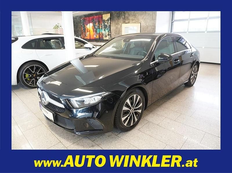 Schwarz Gebraucht 2021 Mercedes A180 Style Limousine | € 19.880 (Teuer) - Bild 1/4