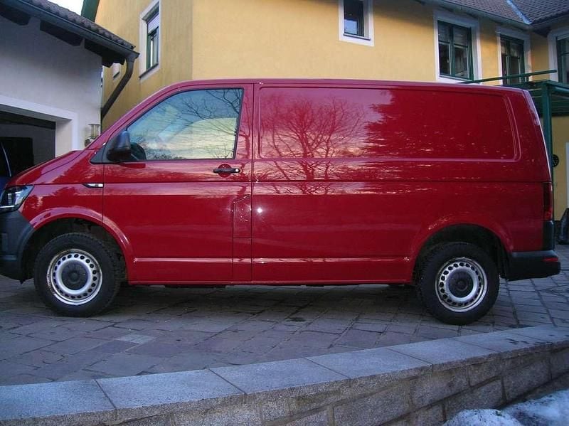 Gebraucht VW T6 88 PS (64 kW) 2018 Rot Van