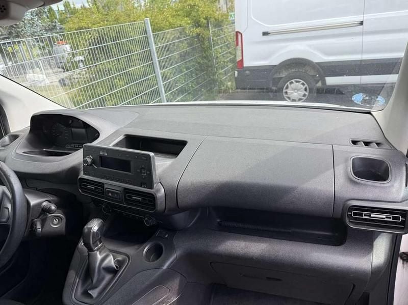 Gebraucht Peugeot Partner 102 PS (75 kW) 2019 Weiß Van / Kleinbus