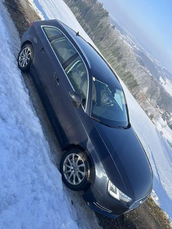 Gebraucht Audi A4 190 PS (139 kW) 2016 Blau Kombi