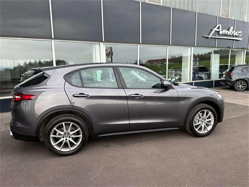 Gebraucht Alfa Romeo Stelvio Super 209 PS (153 kW) 2017 Grau SUV