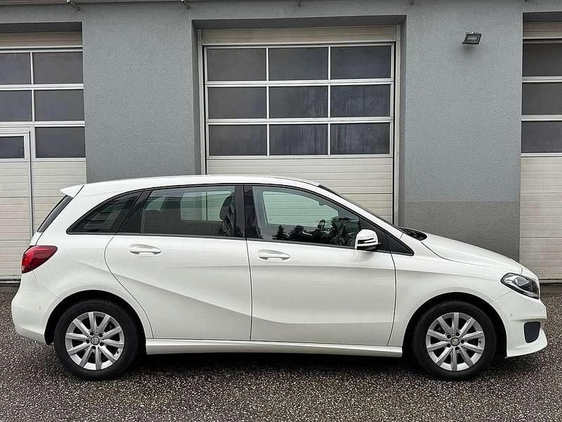 Gebraucht Mercedes B180 109 PS (80 kW) 2018 Weiß Van / Kleinbus