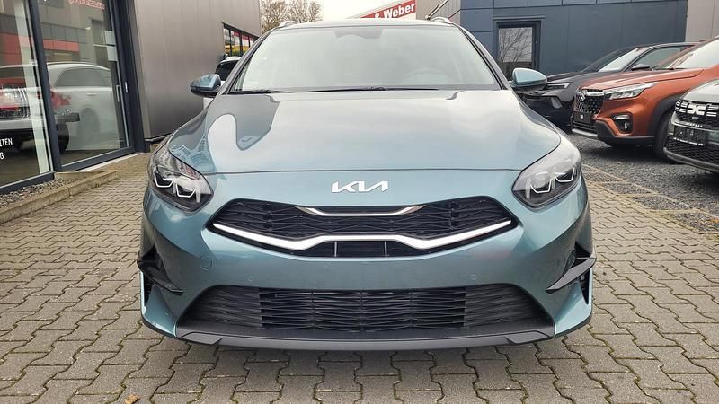 Neu Kia Ceed Sportswagon 140 PS (102 kW) 2025 Grün Kombi