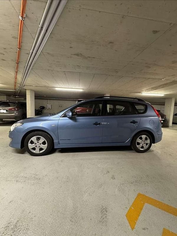 Gebraucht Hyundai i30 90 PS (66 kW) 2011 Blau Kombi