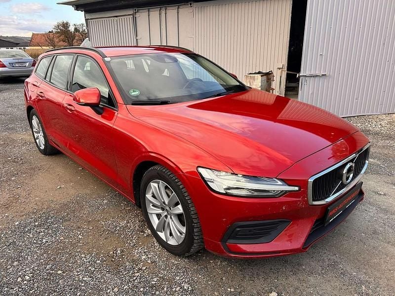Gebraucht Volvo V60 Momentum 150 PS (110 kW) 2019 Rot Kombi