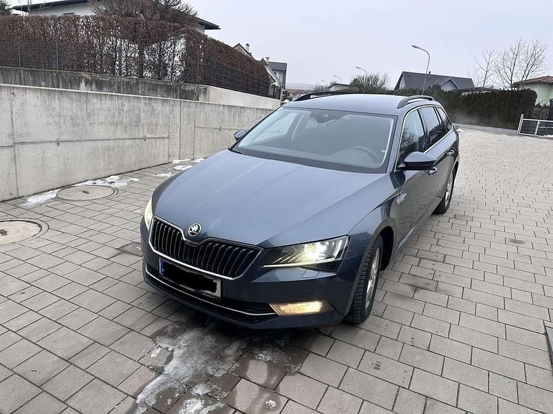 Gebraucht Skoda Superb Ambition 150 PS (110 kW) 2017 Grau Kombi