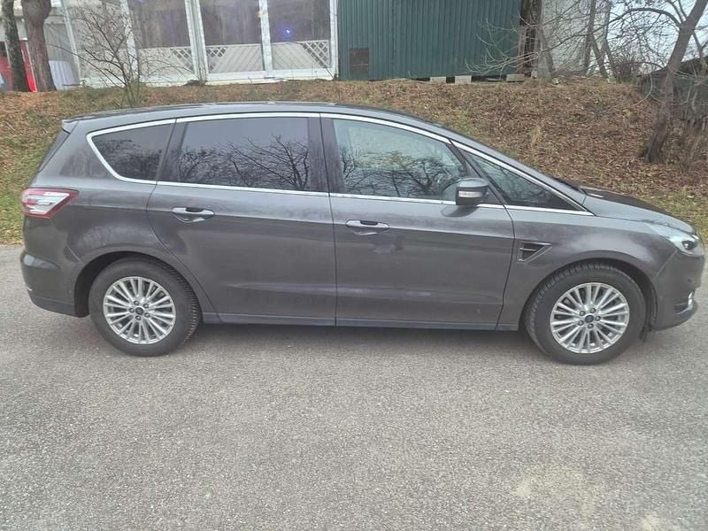 Gebraucht Ford S-MAX Titanium 150 PS (110 kW) 2018 Silber Van / Kleinbus