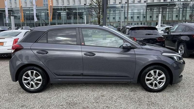 Gebraucht Hyundai i20 Edition 84 PS (61 kW) 2017 Grau Limousine