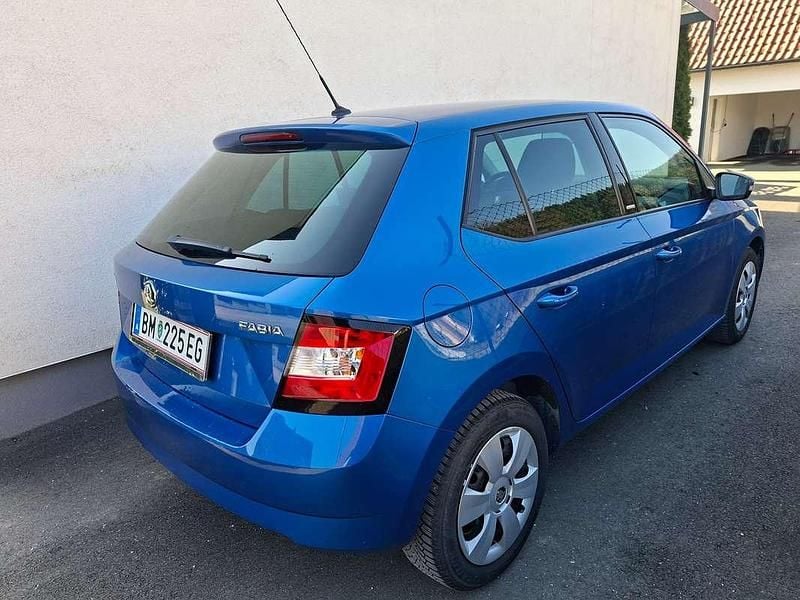Gebraucht Skoda Fabia Joy 60 PS (44 kW) 2016 Blau Limousine