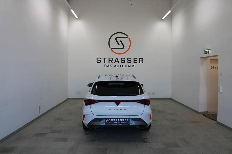 Neu Cupra Leon 204 PS (150 kW) 2026 Weiss  metallic Kombi