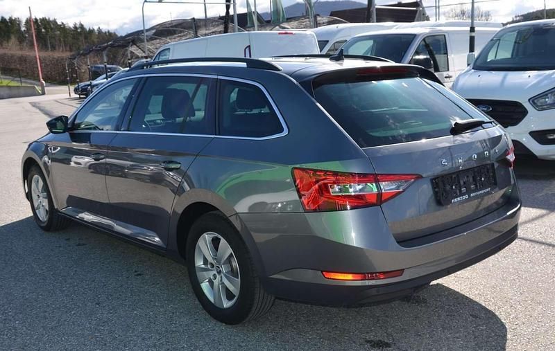 Gebraucht Skoda Superb 150 PS (110 kW) 2021 Grau Kombi