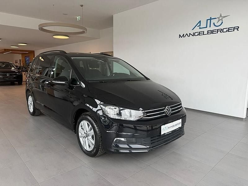 Gebraucht VW Touran Comfortline 150 PS (110 kW) 2023 Deep black perlleffekt Van / Kleinbus
