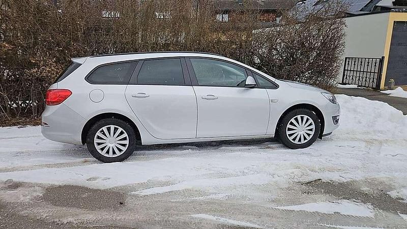 Gebraucht Opel Astra Edition 120 PS (88 kW) 2012 Kombi