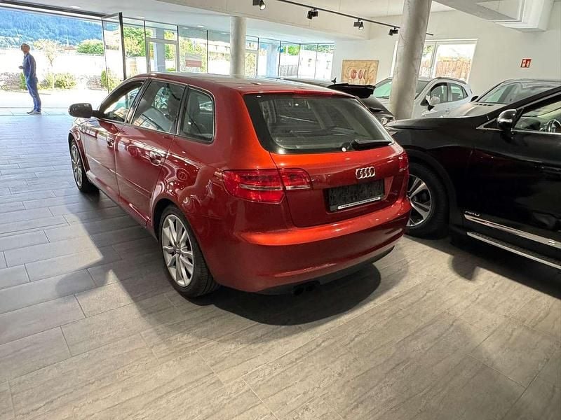 Gebraucht Audi A3 Attraction 160 PS (117 kW) 2012 Rot Limousine
