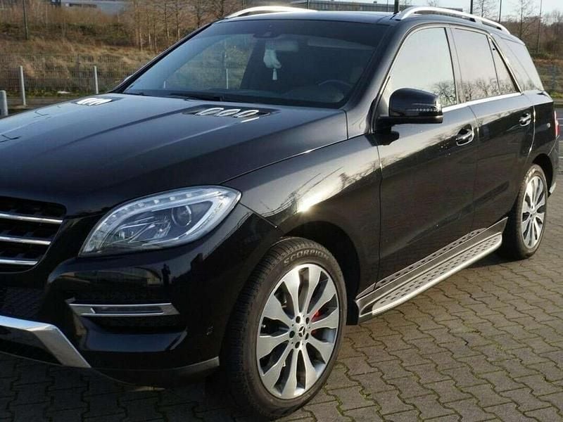 Gebraucht Mercedes ML350 258 PS (189 kW) 2015 Schwarz SUV