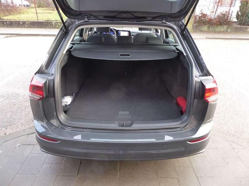 Gebraucht VW Golf VIII 150 PS (110 kW) 2022 Grau Kombi