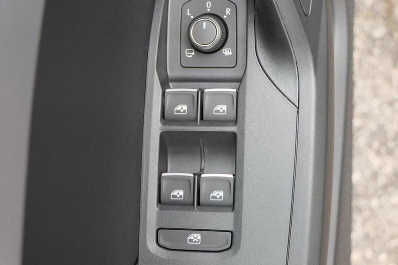 Neu Seat Leon FR 115 PS (84 kW) 2026 Dunkelgrau  metallicperleffekt