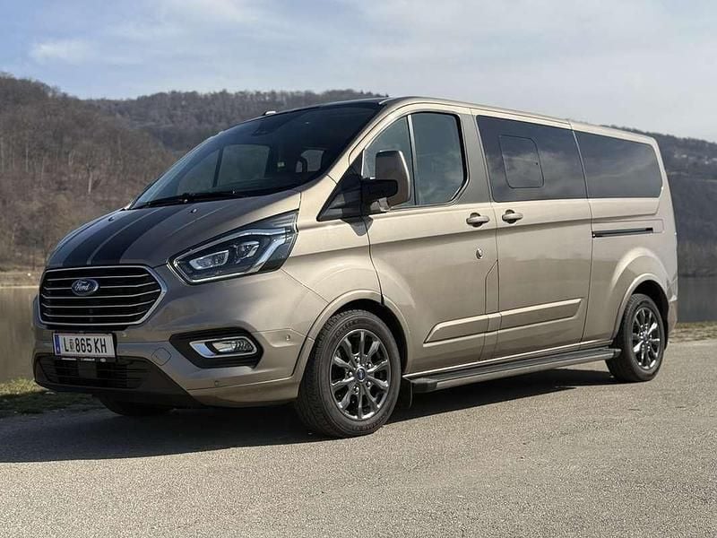 Gebraucht Ford Tourneo Titanium 186 PS (136 kW) 2020 Grau Van / Kleinbus