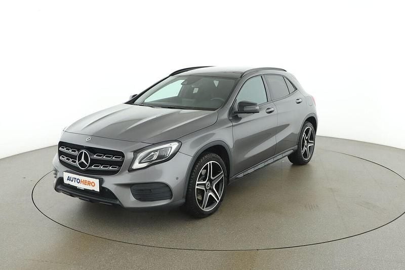 Grau Gebraucht 2018 Mercedes GLA220 AMG line SUV | € 23.690 (Fairer Preis) - Bild 1/3
