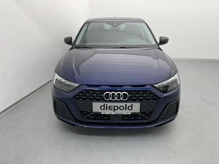 Neu Audi A1 Sportback Design 116 PS (85 kW) 2025 Mittelblau  metallic Kleinwagen
