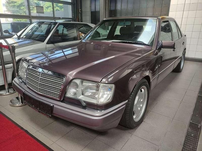 Gebraucht Mercedes E300 220 PS (161 kW) 1991 Violett Kombi