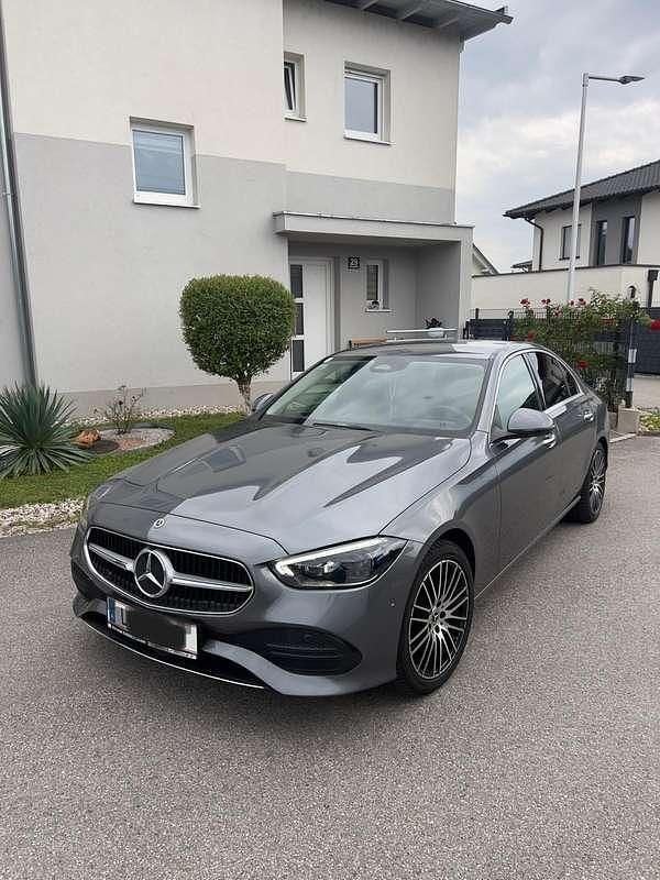 Silber Gebraucht 2024 Mercedes C220 Edition Limousine | € 38.000 - Bild 1/4