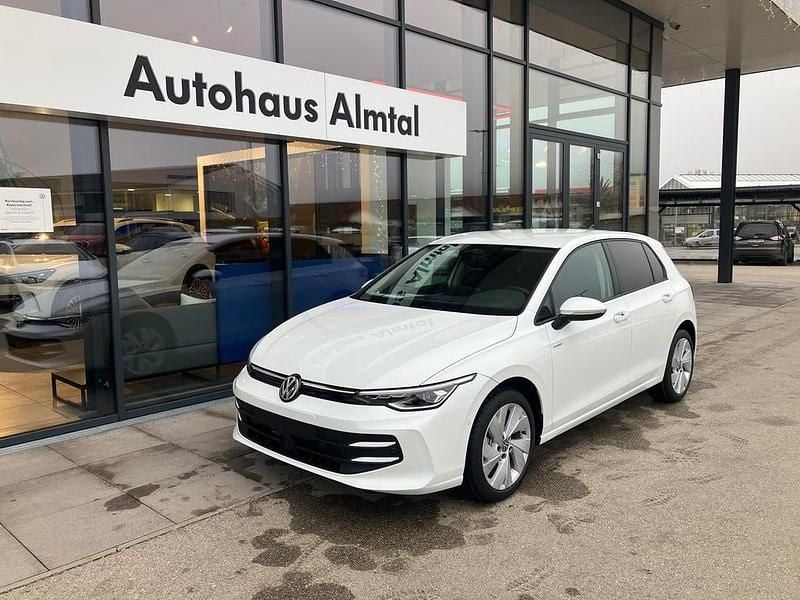 Weiss normal Gebraucht 2025 VW Golf VIII Limousine | € 32.990 (Teuer) - Bild 1/4
