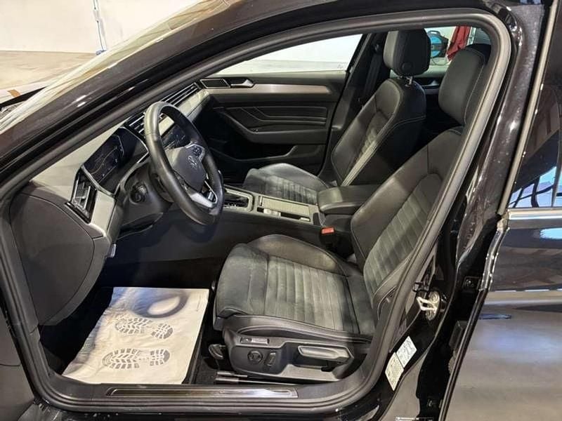 Gebraucht VW Passat Elegance 200 PS (147 kW) 2022 Schwarz Kombi