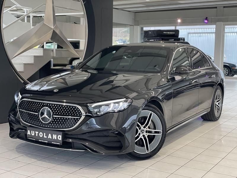 Grau Gebraucht 2023 Mercedes E220 AMG line Limousine | € 57.990 - Bild 1/4