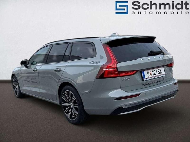 Gebraucht Volvo V60 Plus 253 PS (186 kW) 2024 Grau Kombi