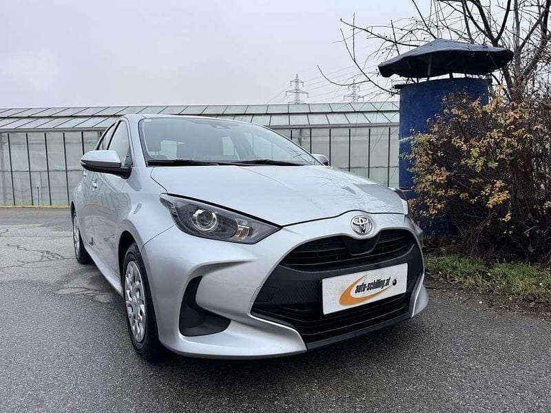 Gebraucht Toyota Yaris Active 72 PS (52 kW) 2021 Silber Limousine