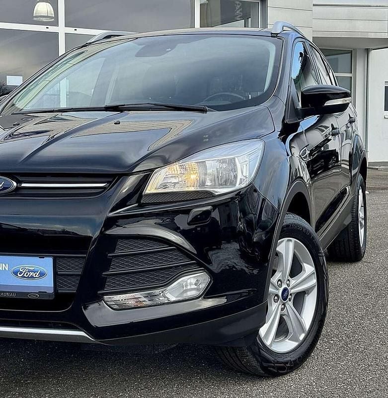 Gebraucht Ford Kuga Trend 120 PS (88 kW) 2016 Schwarz SUV