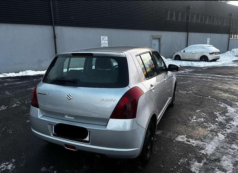 Gebraucht Suzuki Swift GL 69 PS (50 kW) 2005 Silber Limousine