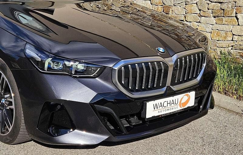 Gebraucht BMW 520 M Sport 197 PS (144 kW) 2024 Grau Kombi