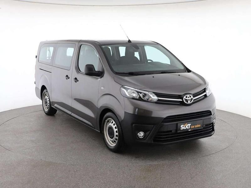 Grau Gebraucht 2022 Toyota Proace Comfort Van | € 28.550 (Fairer Preis) - Bild 1/4