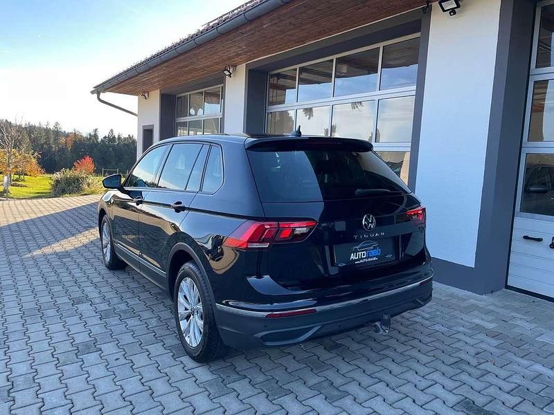 Gebraucht VW Tiguan 150 PS (110 kW) 2021 Schwarz SUV