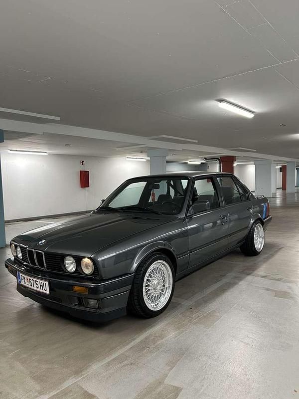 Gebraucht BMW 320 129 PS (94 kW) 1988 Limousine