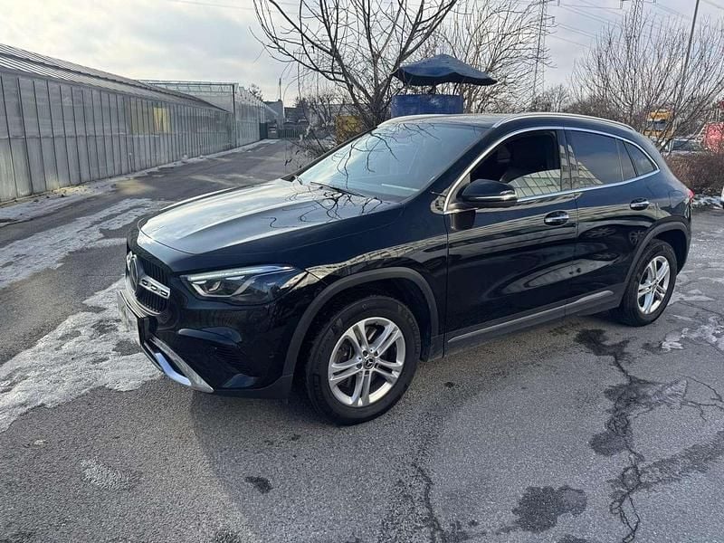 Gebraucht Mercedes GLA250 163 PS (119 kW) 2023 Schwarz SUV
